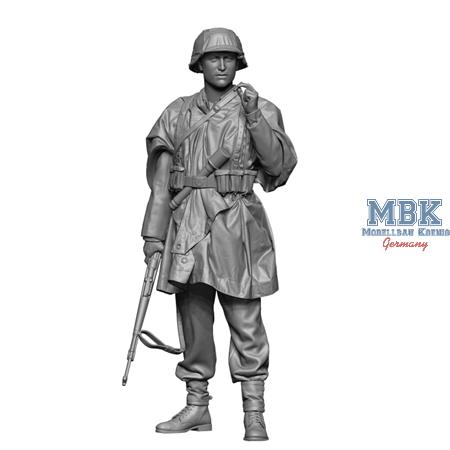 WW2 Waffen SS Soldier wearing Poncho 1:35