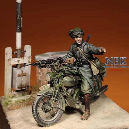 Moto Guzzi Alce 500 w/ driver