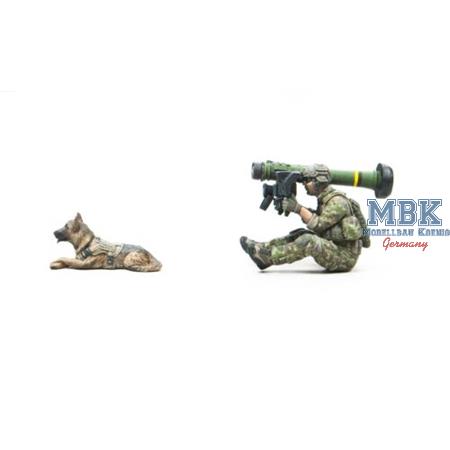 Green Berets with Javelin Missile & K9 (1 Figure)