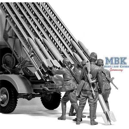 WWII Soviet BM-13-16 MLRS Vehicle Crew (4 figures)