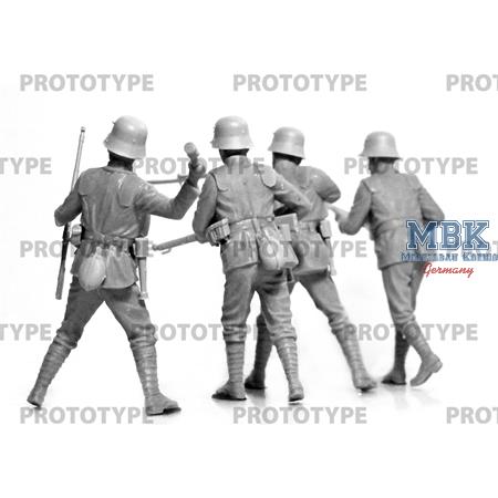 WWI German Infantry in armor (100% new molds)