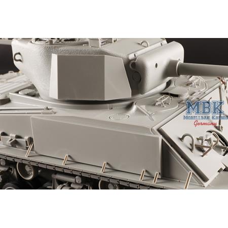 M4A3E8 Sherman THUNDERBOLT VII Medium Tank (1:16)