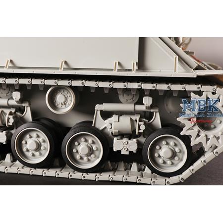 M4A3E8 Sherman THUNDERBOLT VII Medium Tank (1:16)