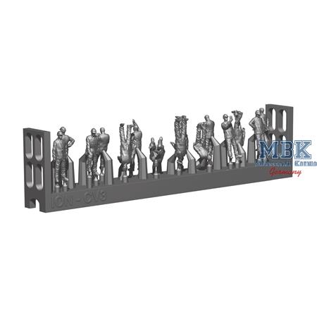 Modern commercial ship crew and dock workers 1/200