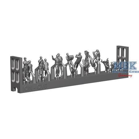 Modern commercial ship crew and dock workers 1/200