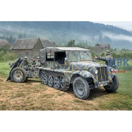 Sd. Kfz. 10 Demag D7 with 7,5 cm leIG 18 and crew