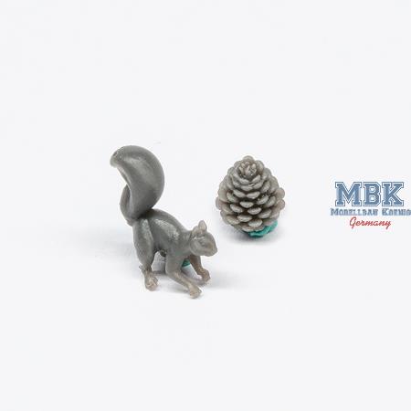 Squirrel & Pine Nut Set (1:35)