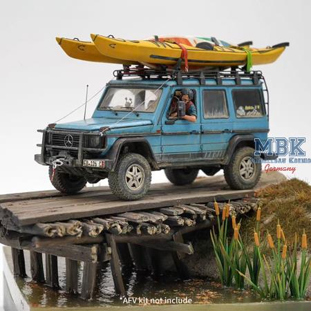 Canoe & Surfboard Set (1:35)