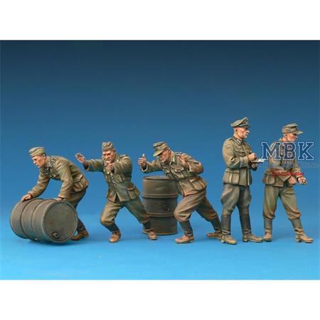 German Soldiers w/Fuel Drums. Special Edition