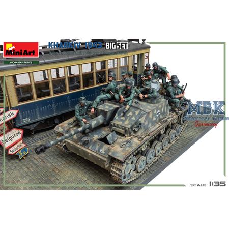 Kharkiv 1943: Tram&Stug. III Ausf. G w/Crew BIG S.