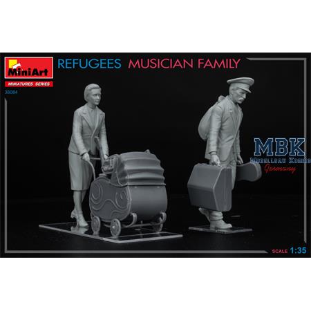 Refugees. Musician family/Flüchtlinge. Musikerfam.