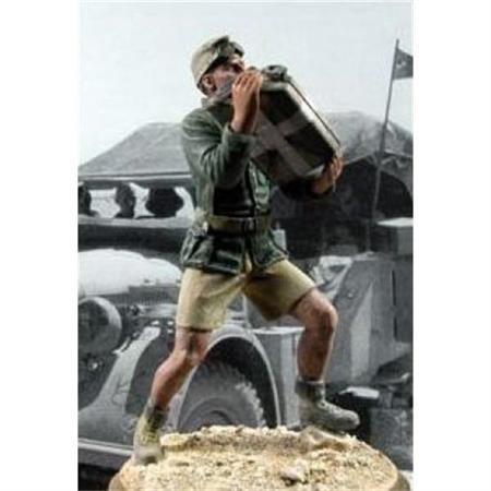 Soldier lifting up a jerrycan, Afrika Coprs 1:35