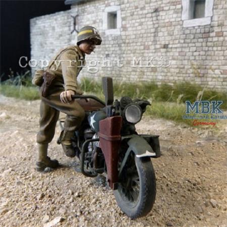 US MP starting his Motorcycle 1:35