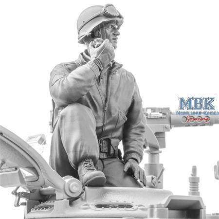 WWII U.S. ARMY M4A3E8 Commander (1:16)