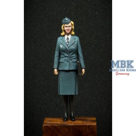 Signal-communication woman auxiliary