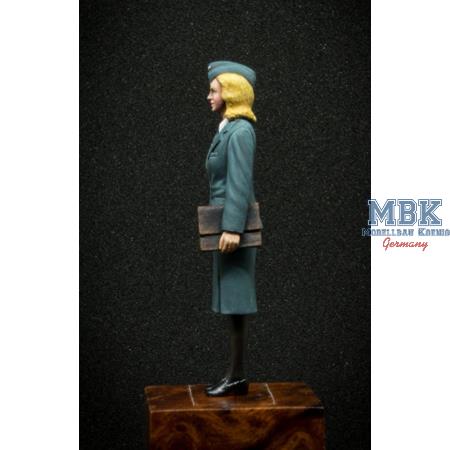 Signal-communication woman auxiliary