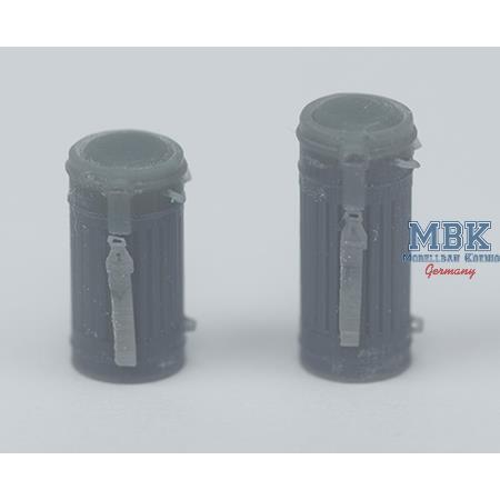 1/35 WWII German Gas Mask Container Set f. Figures