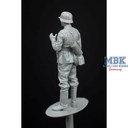 1/35 WWII German Gas Mask Container Set f. Figures