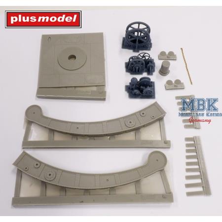 Hand operated port crane