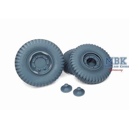 Sd.Kfz 251 front wheels with spare (weighted) late
