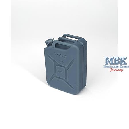 GB fuel jerry cans / Benzinkanister (6x)