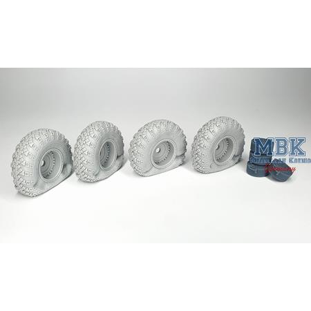 BTR-80 / 80A APC road wheels flat right (TRU)