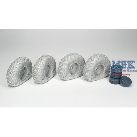BTR-80 / 80A APC road wheels flat left (TRU)