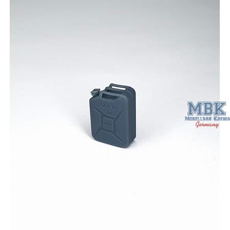 GB fuel jerry cans / Treibstoffkanister (12 pcs)