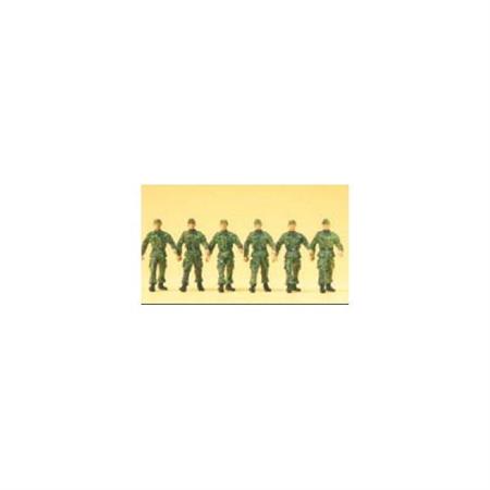 Bundeswehr Infanteristen im Marsch