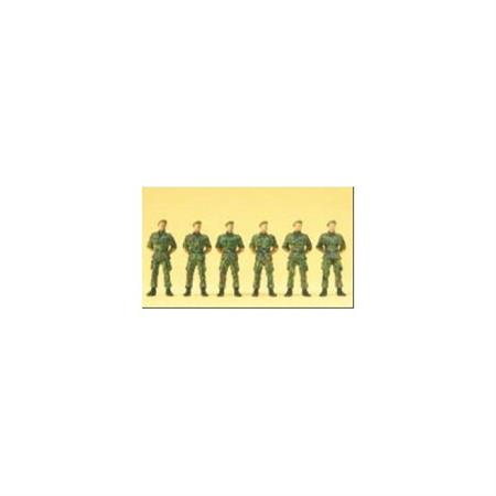 Bundeswehr Infanteristen stehend