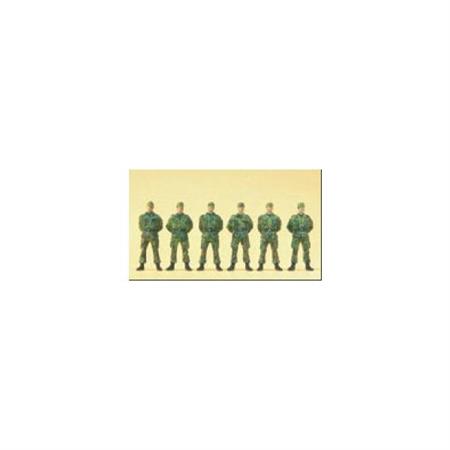 Bundeswehr Soldaten stehend, Feldmütze