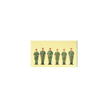 Bundeswehr Soldaten stehend, Barett