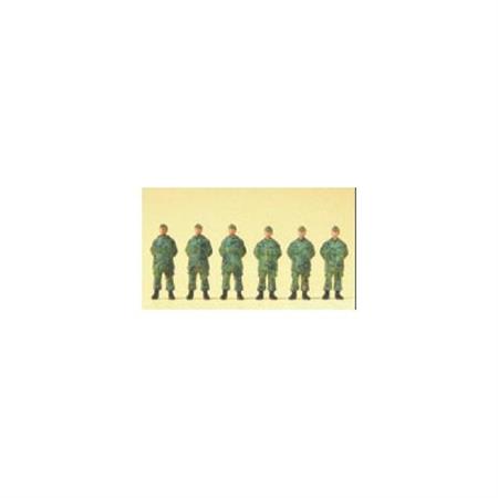 Bundeswehr Soldaten stehend, Feldmütze, Parka