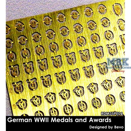 German Medal +  Insignia Set / Orden + Abzeichen
