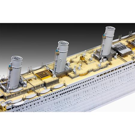 R.M.S. Titanic - "Platinum Edition" (1:400)
