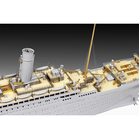 R.M.S. Titanic - "Platinum Edition" (1:400)