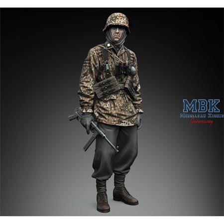 German SS-Soldier with MP40 WWII (1:16)
