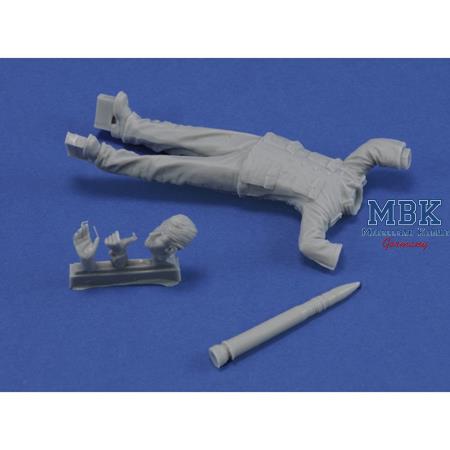 German Soldier loading ammo 1:35