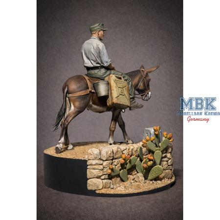 German Soldier with Mule – WWII 1:35)