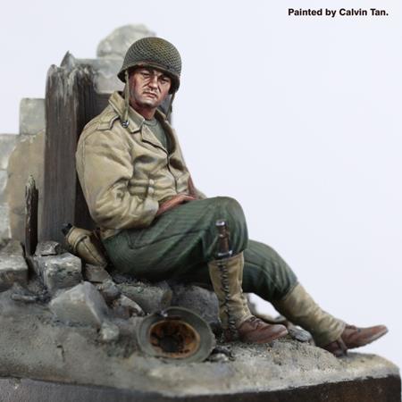 U.S. soldier at rest - with base (WWII)  1:35)