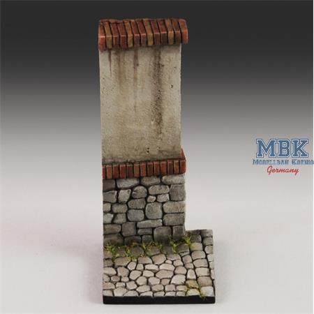 Base with wall and gate  (1/35 - 1/32)
