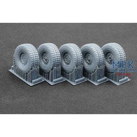 HMMWV MT 24-bolt Sagged wheel set - 1/35