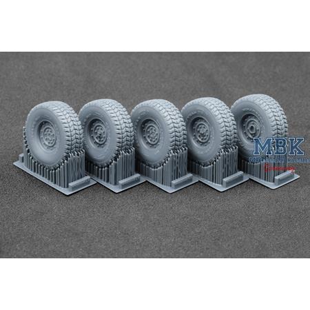 HMMWV MT 12-bolt Sagged wheel set - 1/35