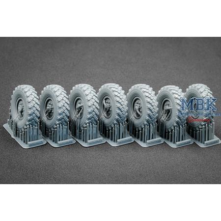 ZIL 131 Sagged wheel set - 1/35 (ICM)