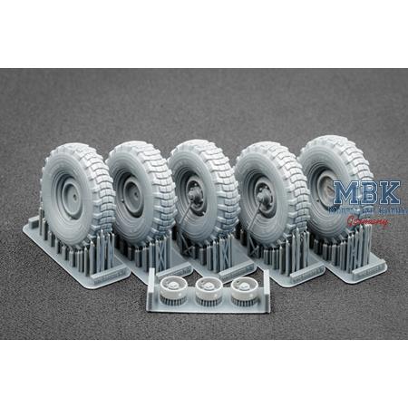 Unimog 404 11.0R20 X v2 Sagged wheel set - 1/35