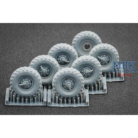 ZIL 131 Sagged wheel set - 1/72 (ICM)