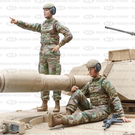 US Army female tank commander & gunner
