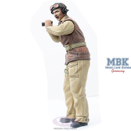 WWII M10 Achilles British Tank Commander (1:16)