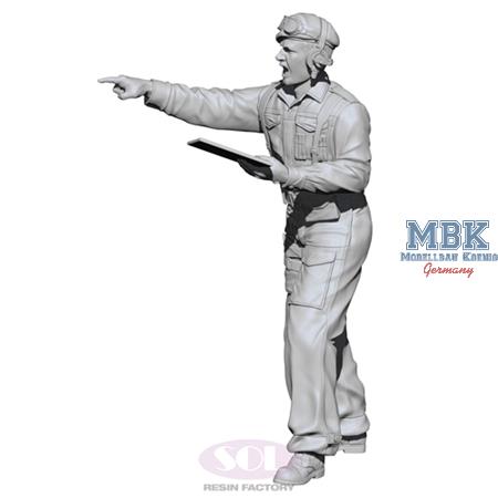 WWII M10 Achilles British Tank Gunner (1:35)
