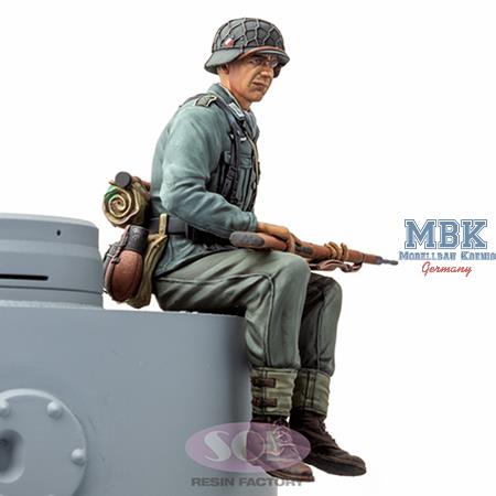 WWII German Infantry w Kar98k  (1:16)